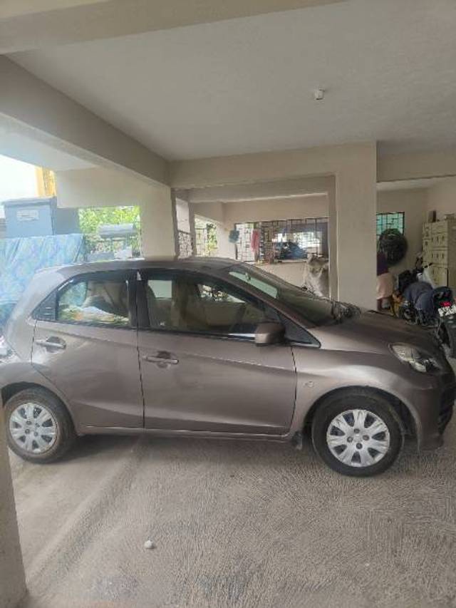 https://images10.gaadi.com/usedgaadi-sellcar/UsedCar/f5b32ec6a/2f8b7fda-2bb1-46e0-81c8-0198661577e1.jpg?imwidth=6401