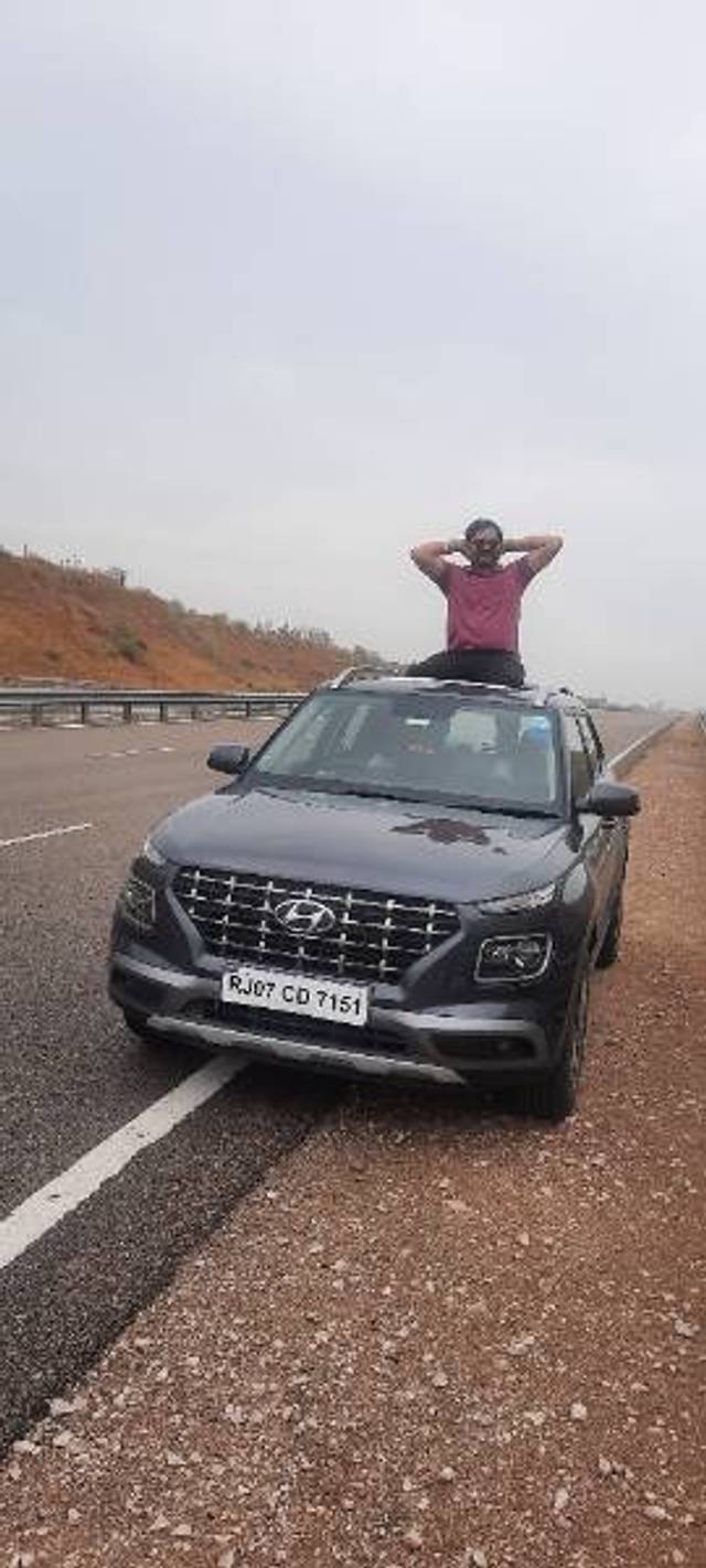 https://images10.gaadi.com/usedgaadi-sellcar/UsedCar/f5b3b0dba/ea243b25-e780-48f0-82a4-ff988ed02fee.jpg?imwidth=6400