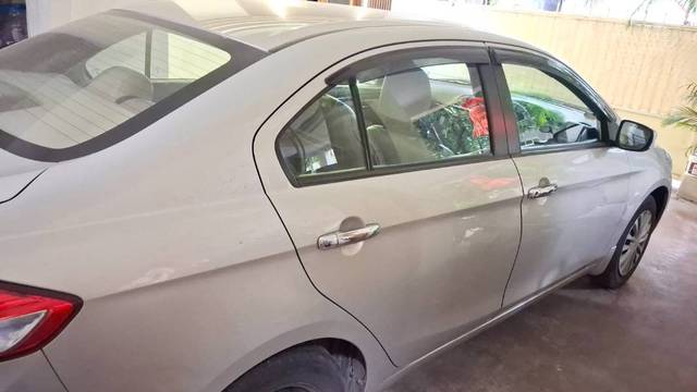 https://images10.gaadi.com/usedgaadi-sellcar/UsedCar/f5b3bcbba/deccbc80-3c31-4d69-87e7-116a8fb81bf7.jpg?imwidth=6402