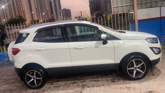 https://images10.gaadi.com/usedgaadi-sellcar/UsedCar/f5b3e8ada/2948953d-5fd1-4826-b75f-66183cbc1e02.jpeg?imwidth=6400
