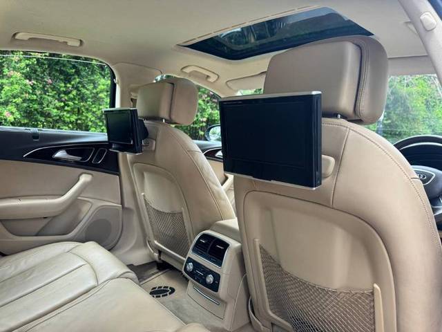 https://images10.gaadi.com/usedgaadi-sellcar/UsedCar/f5b47cf6a/f5503024-d44f-4427-8eee-3ab757a54aaf.jpeg?imwidth=6402