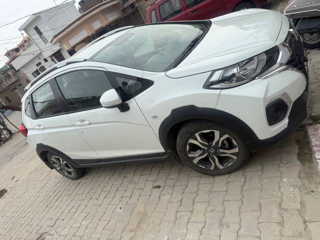 https://images10.gaadi.com/usedgaadi-sellcar/UsedCar/f5b4f4c7a/bf17848f-d9bc-474b-b250-bd7d1785b4f0.jpeg?imwidth=6401