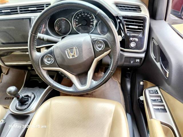 https://images10.gaadi.com/usedgaadi-sellcar/UsedCar/f5b52236a/1e302f39-5a4d-4f26-be33-7743ca083d5c.jpg?imwidth=6402