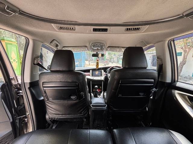 https://images10.gaadi.com/usedgaadi-sellcar/UsedCar/f5b53125a/ea472129-e638-422e-acd3-fe49125259bd.jpeg?imwidth=6402