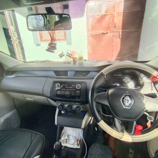 https://images10.gaadi.com/usedgaadi-sellcar/UsedCar/f5b57a80a/8f7b2423-628d-4562-aff4-226c9adaf030.jpg?imwidth=6402