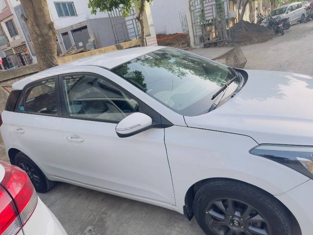 https://images10.gaadi.com/usedgaadi-sellcar/UsedCar/f5b5a41aa/c1bebb81-21c9-4a0e-b633-001cf10e0094.jpeg?imwidth=6401