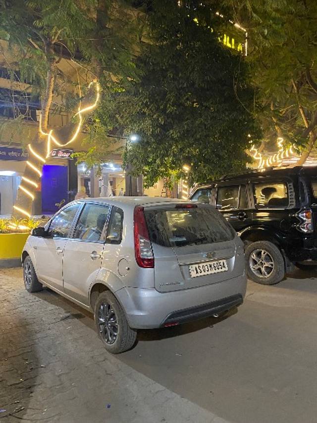 https://images10.gaadi.com/usedgaadi-sellcar/UsedCar/f5b5cd65a/eb30ee39-1bdd-478b-9f43-95df62127fbc.jpeg?imwidth=6400