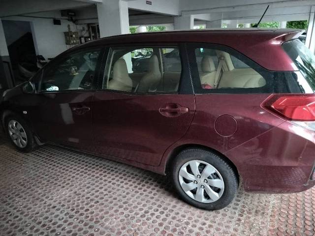 https://images10.gaadi.com/usedgaadi-sellcar/UsedCar/f5b685daa/5b769e4b-fec9-4967-a090-7f2a44963e00.jpg?imwidth=6402