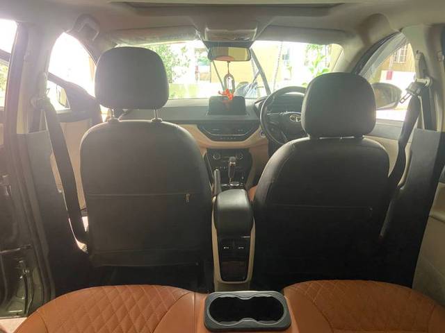 https://images10.gaadi.com/usedgaadi-sellcar/UsedCar/f5b6b238a/616bea7d-bbb4-4cd6-9d7c-cb3c610caddf.jpg?imwidth=6402