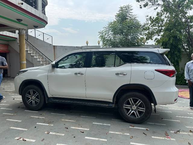 https://images10.gaadi.com/usedgaadi-sellcar/UsedCar/f5b782b9a/3cb8187e-dd40-4366-a648-62c9b0839bd0.jpeg?imwidth=6401