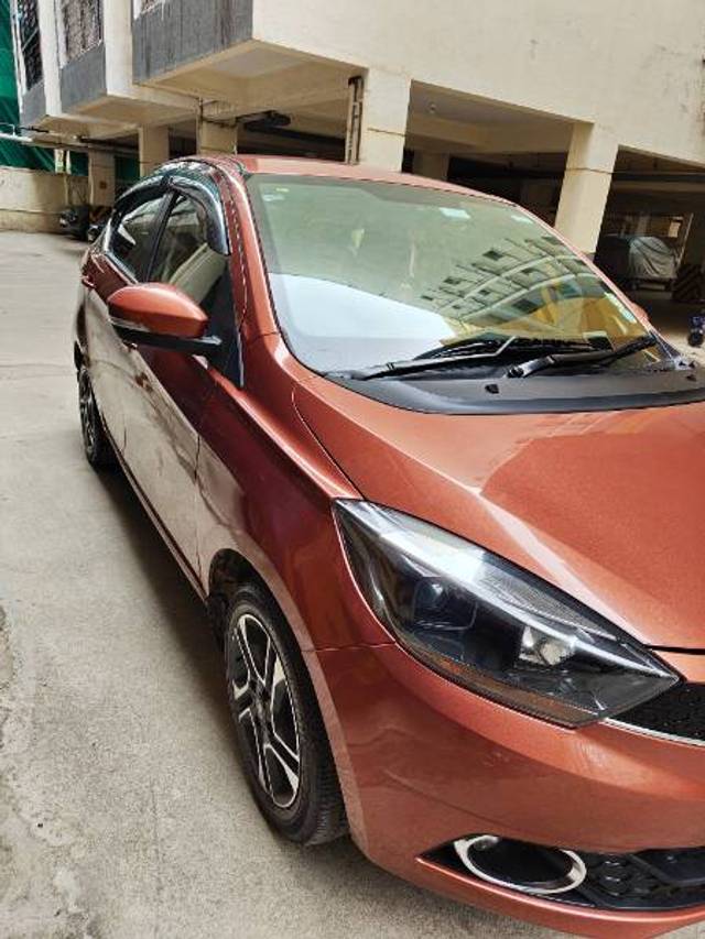 https://images10.gaadi.com/usedgaadi-sellcar/UsedCar/f5b8a5eea/9ade59de-ce79-4bcd-a7a5-c00d2af37480.jpg?imwidth=6400