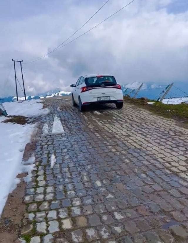 https://images10.gaadi.com/usedgaadi-sellcar/UsedCar/f5b8afb7a/65bf4065-2560-4d58-b5cf-6bd457b5f7ed.jpeg?imwidth=6401