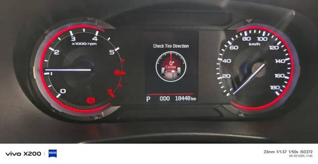 https://images10.gaadi.com/usedgaadi-sellcar/UsedCar/f5b8cdeaa/dc570e0f-b85e-491c-9f27-9c41d427ed05.jpg?imwidth=6402