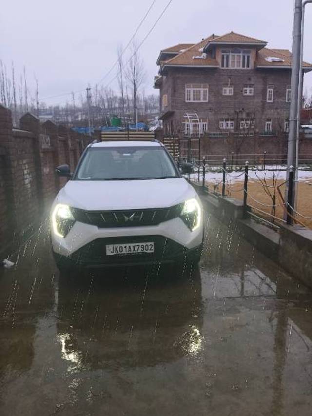 https://images10.gaadi.com/usedgaadi-sellcar/UsedCar/f5b96390a/7fc64292-3a13-4e9e-b65a-1fae01a3af9e.jpg?imwidth=6400