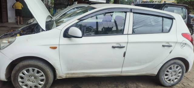 https://images10.gaadi.com/usedgaadi-sellcar/UsedCar/f5b990a7a/6314562c-52a4-4496-875d-7c91c7b88ffe.jpg?imwidth=6400