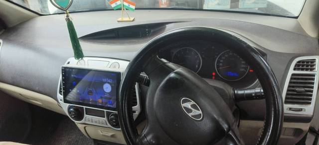 https://images10.gaadi.com/usedgaadi-sellcar/UsedCar/f5b990a7a/74c4f85e-41b2-469b-a7f9-6b96a542fc14.jpg?imwidth=6401