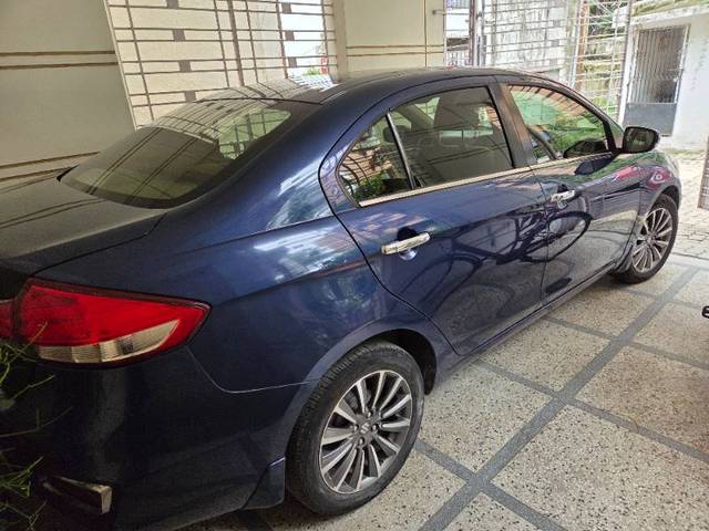 https://images10.gaadi.com/usedgaadi-sellcar/UsedCar/f5b9dc95a/f9d3e27e-d909-4a43-88e3-cfcfe94af7ca.jpg?imwidth=6402