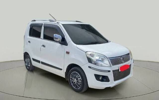 https://images10.gaadi.com/usedgaadi-sellcar/UsedCar/f5ba2872a/506d2d9e-6a2c-4e0e-858d-f5d3b94289f3.jpg?imwidth=6400