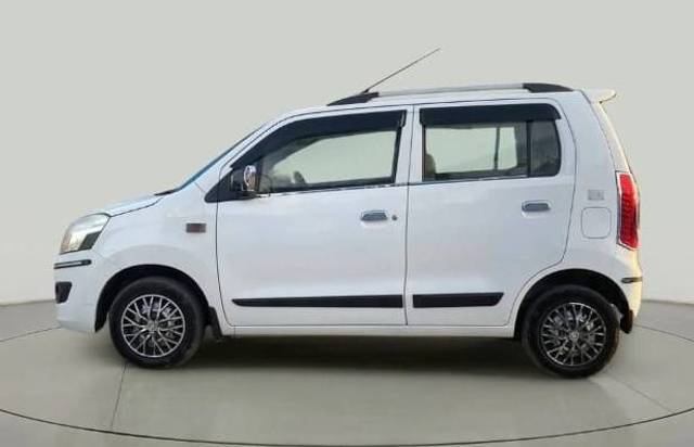 https://images10.gaadi.com/usedgaadi-sellcar/UsedCar/f5ba2872a/b64122a3-6439-482e-9d51-69101a2c9384.jpg?imwidth=6402