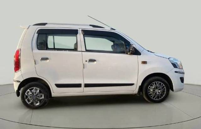 https://images10.gaadi.com/usedgaadi-sellcar/UsedCar/f5ba2872a/e1f22b8d-fedc-4af4-b235-ba32ed4412d3.jpg?imwidth=6401