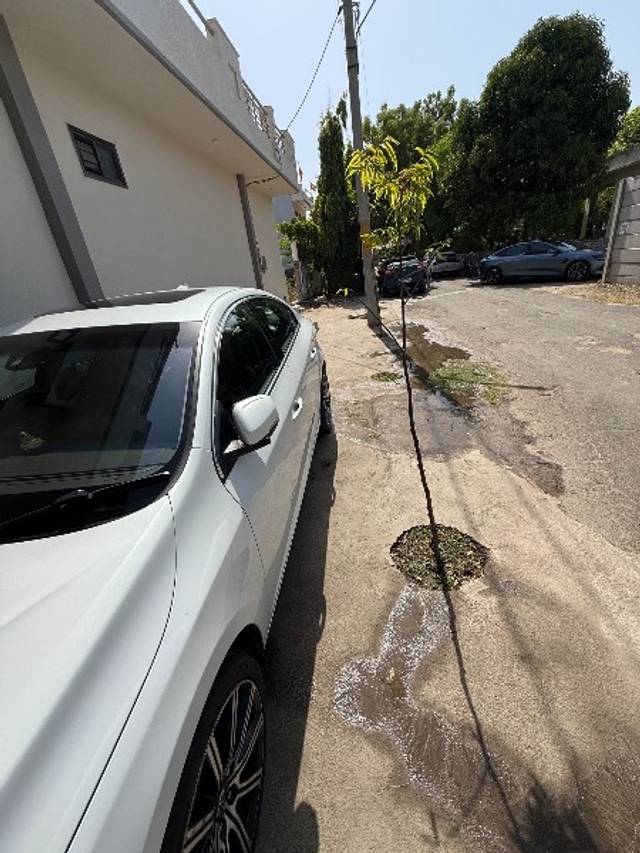 https://images10.gaadi.com/usedgaadi-sellcar/UsedCar/f5ba3caea/012419ad-2e24-44bd-bf74-ac1c2e4adf55.jpeg?imwidth=6402