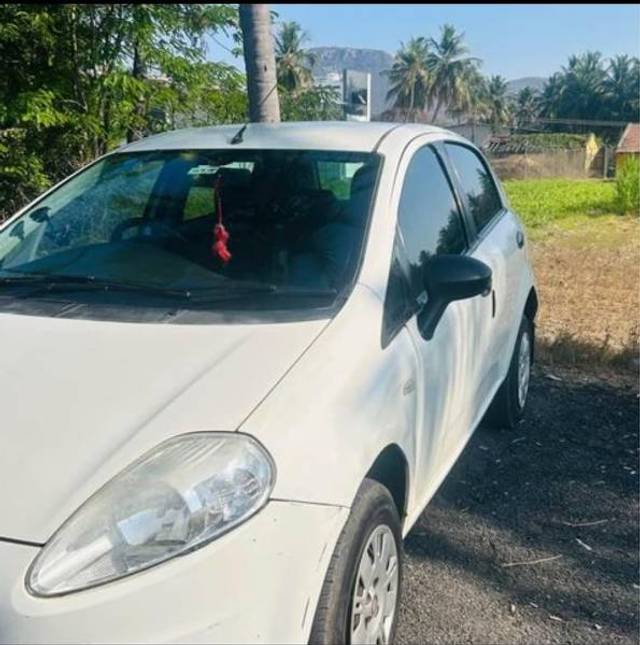 https://images10.gaadi.com/usedgaadi-sellcar/UsedCar/f5ba7ab5a/a60b9a02-5a0d-43f7-b91e-16326fdc5633.jpg?imwidth=6401