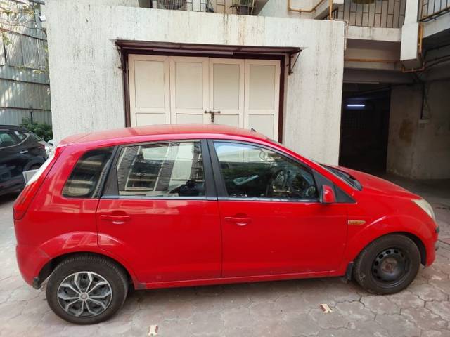 https://images10.gaadi.com/usedgaadi-sellcar/UsedCar/f5ba9c55a/e867d880-cd7c-428c-ae64-d9a6ed524072.jpeg?imwidth=6401
