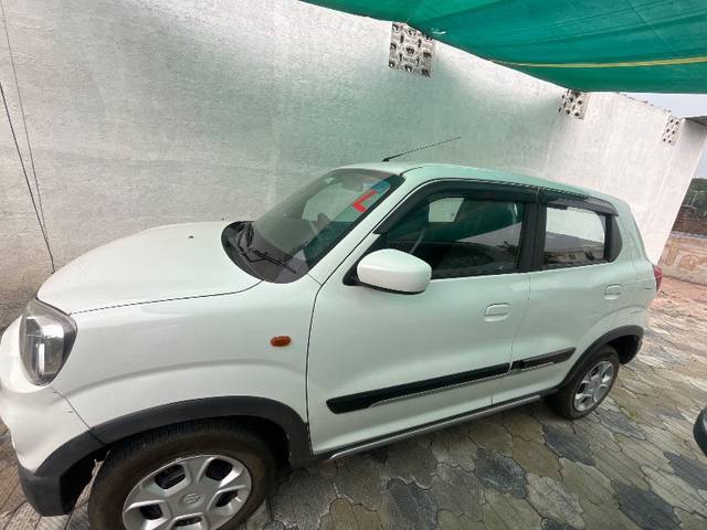https://images10.gaadi.com/usedgaadi-sellcar/UsedCar/f5bb1beba/b8cccd61-6645-46cf-a1c2-ae9f939f338d.jpg?imwidth=6402