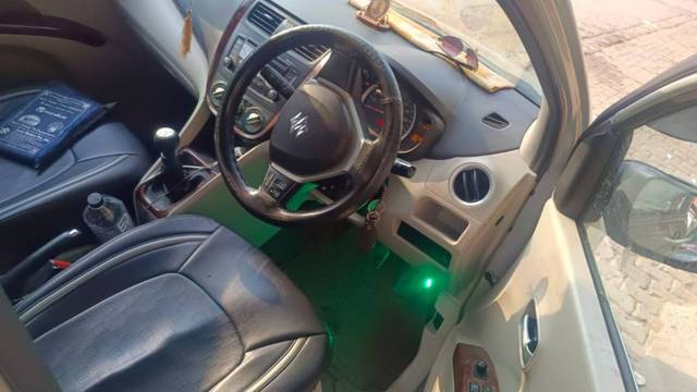 https://images10.gaadi.com/usedgaadi-sellcar/UsedCar/f5bb3b70a/8f181944-69b1-4d5c-92f2-2078807922c2.jpg?imwidth=6402