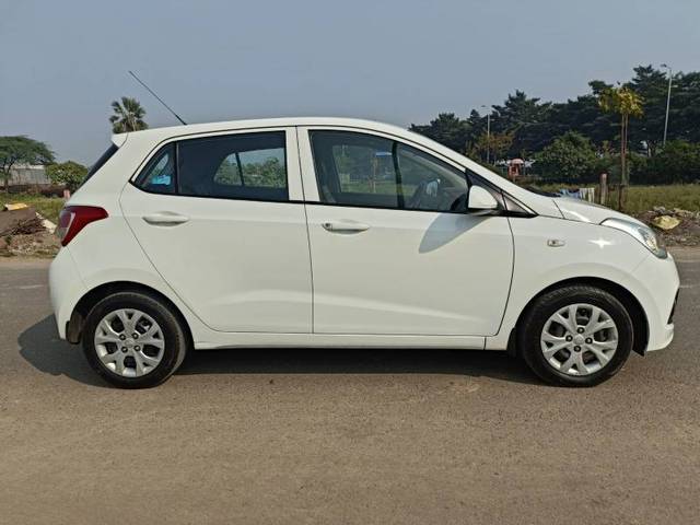https://images10.gaadi.com/usedgaadi-sellcar/UsedCar/f5bb772ea/1e693217-bc7f-4f55-9945-24d0c4c6d530.jpg?imwidth=6401