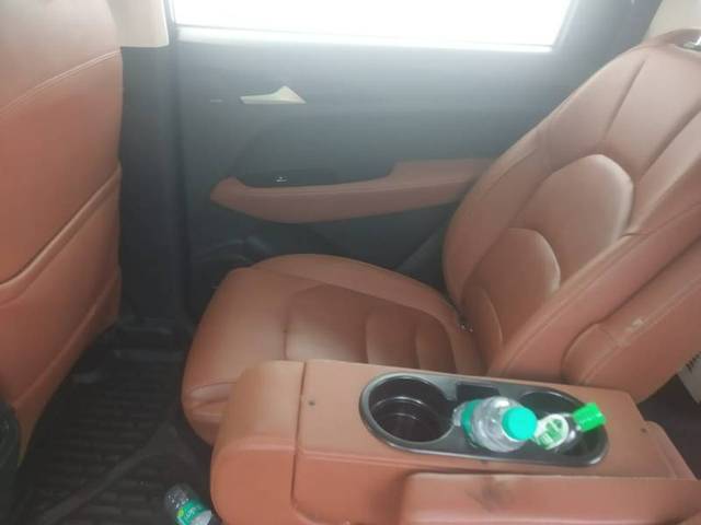https://images10.gaadi.com/usedgaadi-sellcar/UsedCar/f5bb97d7a/d97af974-34c9-4128-8e66-178966b9dba1.jpeg?imwidth=6402