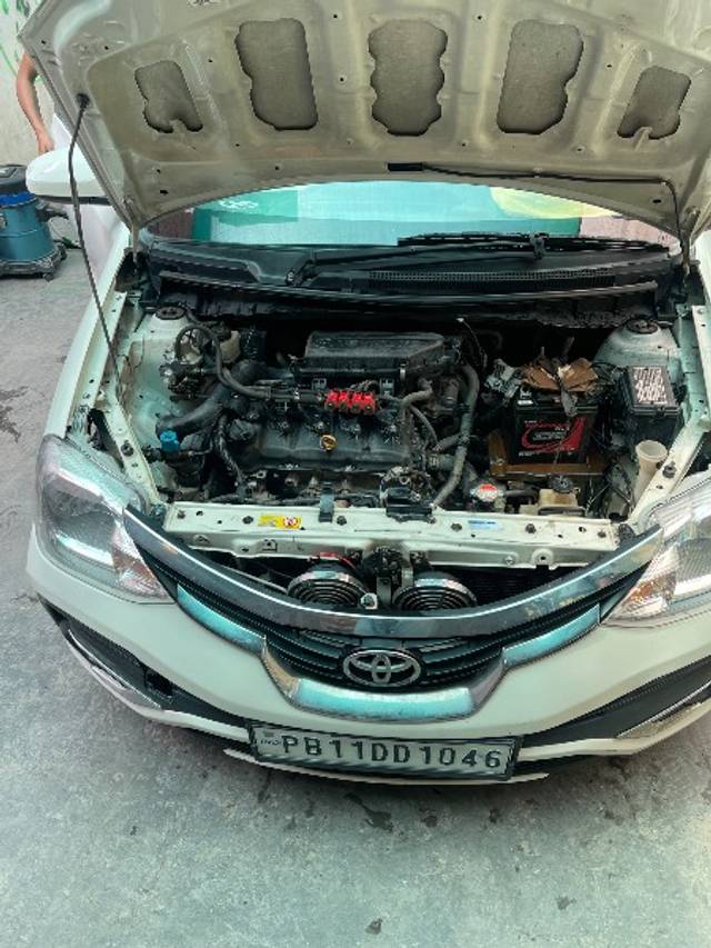 https://images10.gaadi.com/usedgaadi-sellcar/UsedCar/f5bbcad6a/3f6804df-cf89-407f-b7cd-082fb119ba6a.jpeg?imwidth=6401