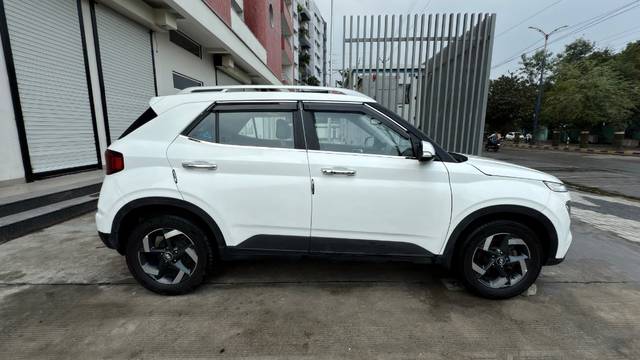 https://images10.gaadi.com/usedgaadi-sellcar/UsedCar/f5bc6591a/f62e3c6b-3bec-4532-8e1d-cb80224064ec.jpeg?imwidth=6401