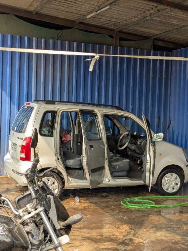 https://images10.gaadi.com/usedgaadi-sellcar/UsedCar/f5bd163ea/3c889d75-3bcc-447a-bfd5-b2c73fd7f656.jpg?imwidth=6400