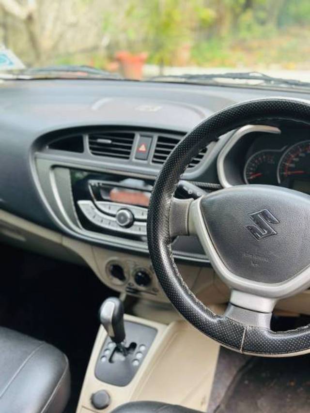 https://images10.gaadi.com/usedgaadi-sellcar/UsedCar/f5bd58a4a/4d951934-446d-4837-8cd0-bdb84283a7db.jpeg?imwidth=6401