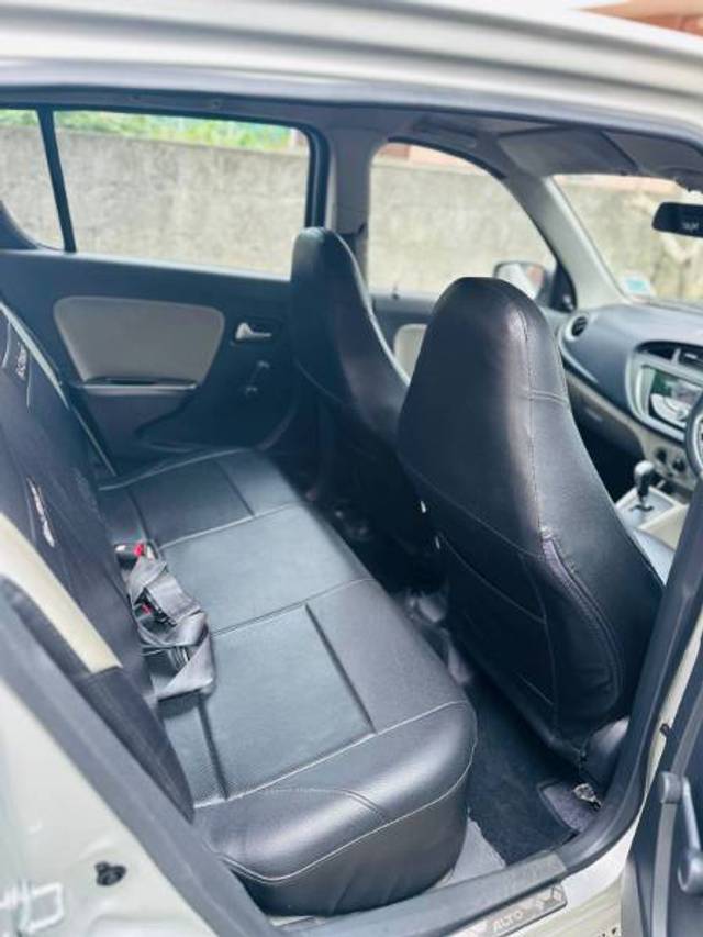 https://images10.gaadi.com/usedgaadi-sellcar/UsedCar/f5bd58a4a/aeb6b6bc-fe55-4b33-b72c-f8d8f88d666b.jpeg?imwidth=6402