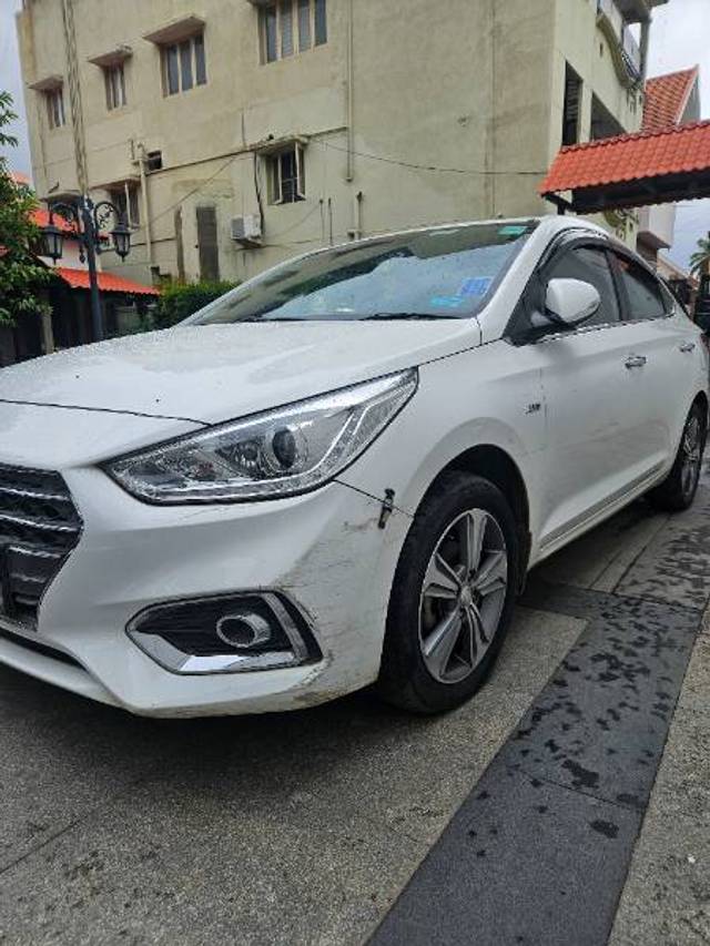 https://images10.gaadi.com/usedgaadi-sellcar/UsedCar/f5bd5a3ea/7aa33b10-6da5-4996-8f94-daeeb5c43a5f.jpg?imwidth=6402