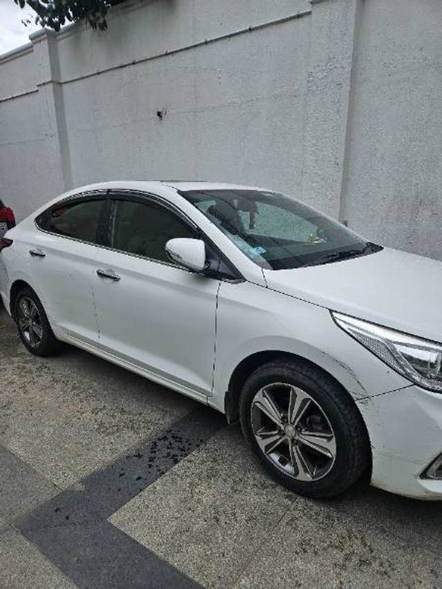 https://images10.gaadi.com/usedgaadi-sellcar/UsedCar/f5bd5a3ea/968be31f-6146-4e8f-89a9-e58291caf11e.jpg?imwidth=6400