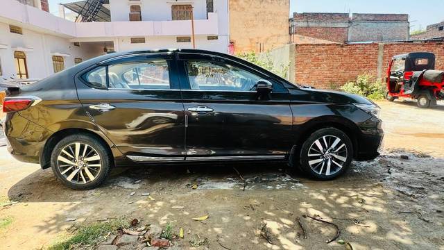 https://images10.gaadi.com/usedgaadi-sellcar/UsedCar/f5be3692a/2acbba8e-b424-451a-8135-33ae51fb7479.jpg?imwidth=6401