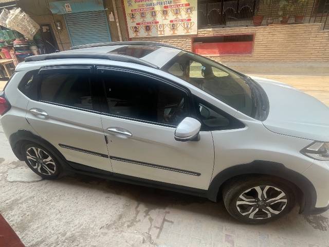 https://images10.gaadi.com/usedgaadi-sellcar/UsedCar/f5be3998a/f4ef67f5-7cc5-4dfa-9448-190787037c9d.jpeg?imwidth=6401