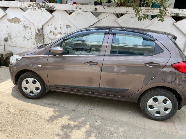 https://images10.gaadi.com/usedgaadi-sellcar/UsedCar/f5be7eeda/e63311ca-caa3-4df9-9f5e-ec478c43ee4d.jpeg?imwidth=6402