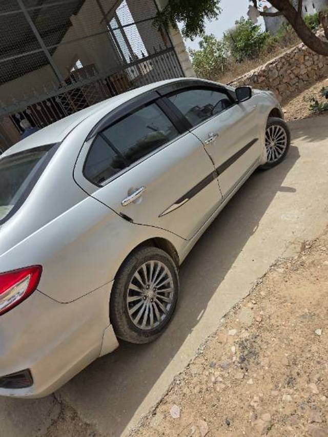 https://images10.gaadi.com/usedgaadi-sellcar/UsedCar/f5be93a6a/d2cf9ef5-6fc6-437f-a6fb-1a513e024b9f.jpg?imwidth=6400