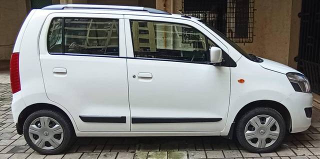 https://images10.gaadi.com/usedgaadi-sellcar/UsedCar/f5bec63ba/8724487d-4d91-4191-9d24-c93a78295f6b.jpg?imwidth=6401