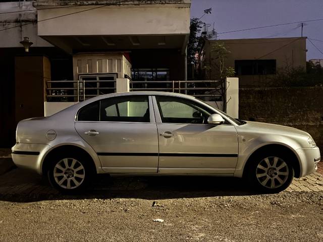 https://images10.gaadi.com/usedgaadi-sellcar/UsedCar/f5beeac6a/9b8ec4d8-1c09-4e38-9e34-b793b6d48f15.jpeg?imwidth=6400