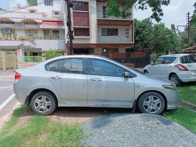 https://images10.gaadi.com/usedgaadi-sellcar/UsedCar/f5bef144a/6a60864b-6103-41be-8168-6e45dc97e428.jpg?imwidth=6401