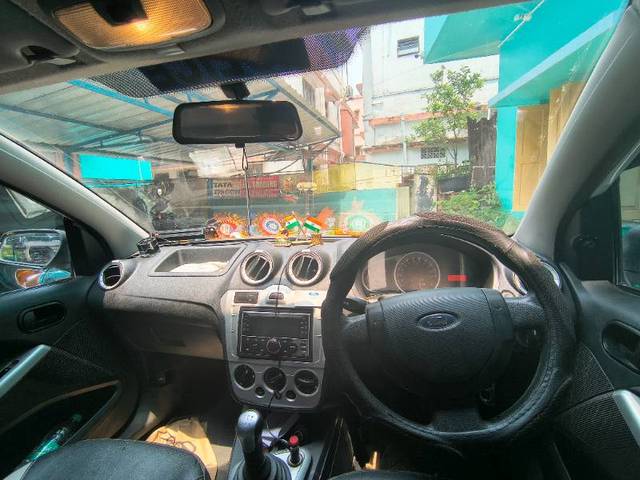 https://images10.gaadi.com/usedgaadi-sellcar/UsedCar/f5bf2c6aa/0e679114-0671-401a-9350-8c0468c1d127.jpg?imwidth=6402