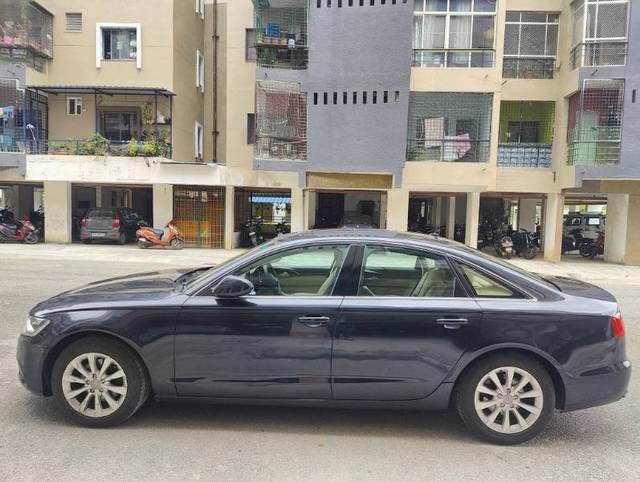 https://images10.gaadi.com/usedgaadi-sellcar/UsedCar/f5bf3cc5a/de4e9eec-0ec7-4b47-84ff-c5188d5c4d8d.jpg?imwidth=6402