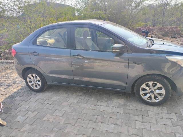 https://images10.gaadi.com/usedgaadi-sellcar/UsedCar/f5bf6153a/3f0219a2-b43f-4512-a2dd-b875b501fbba.jpg?imwidth=6401
