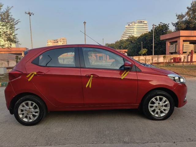 https://images10.gaadi.com/usedgaadi-sellcar/UsedCar/f5bf6d49a/12acc947-e21d-4c5e-8623-4f64e0285b25.jpg?imwidth=6400