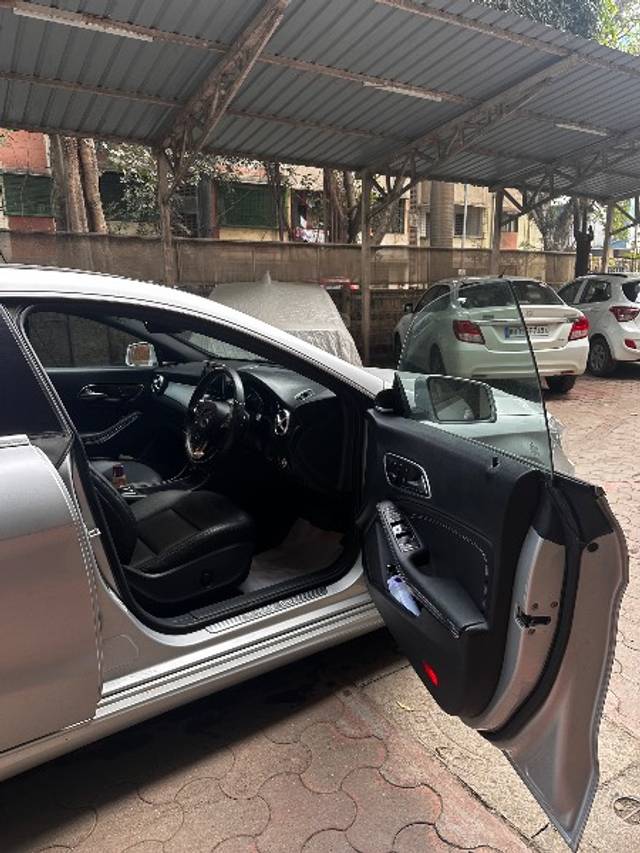 https://images10.gaadi.com/usedgaadi-sellcar/UsedCar/f5bfa94ea/9ec547af-063e-4742-aa8f-34d3048c16b9.jpeg?imwidth=6400